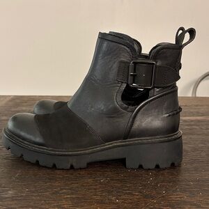 Ugg Stockton chunky heel black leather boots. Sz 7.5